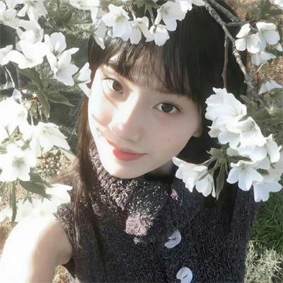 背后的她,眼前的我